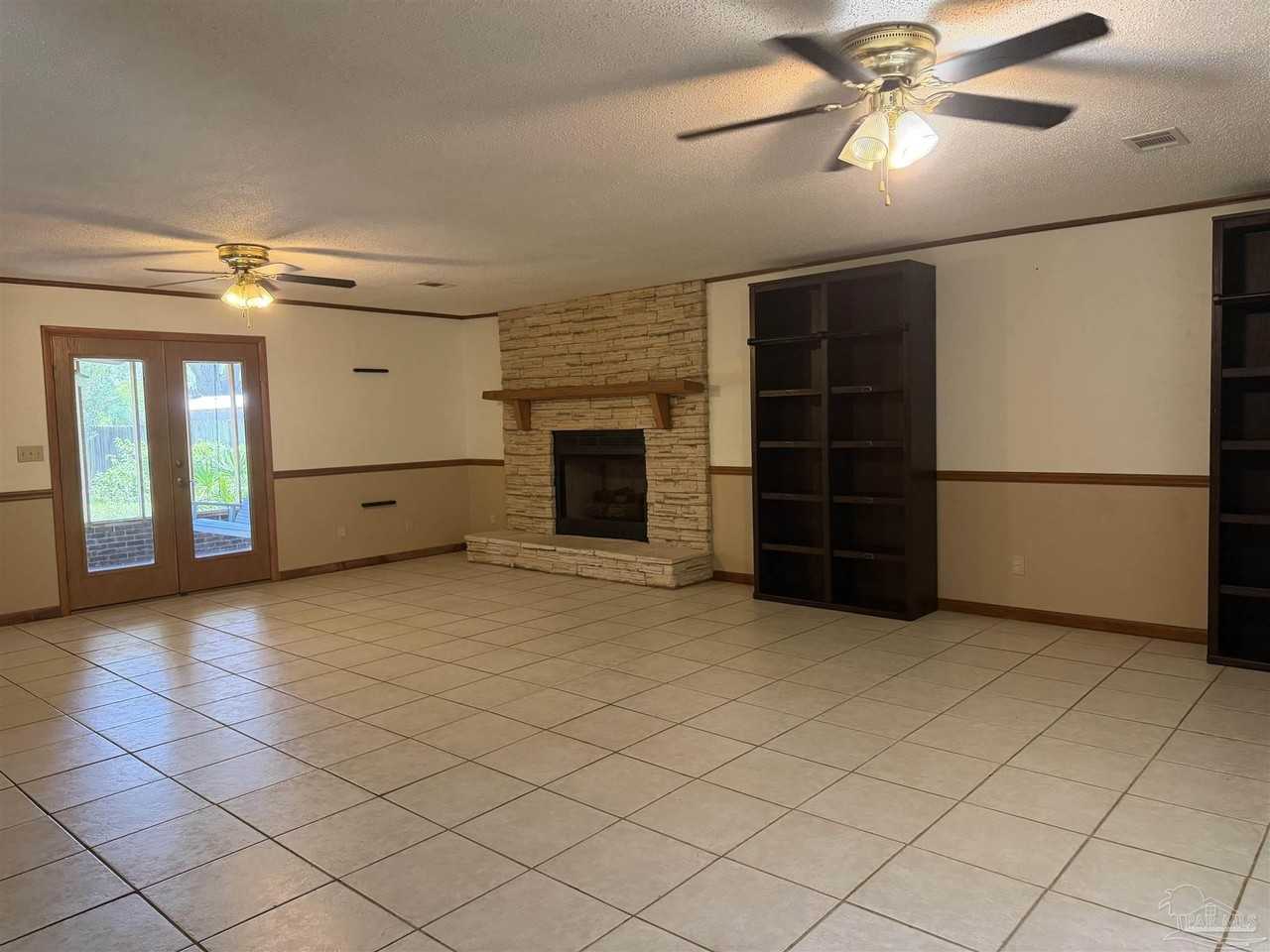 3132 Waterview Dr - Photo 4 of 37