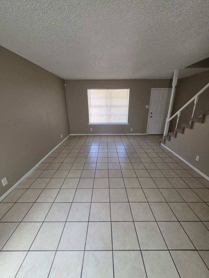 4401 Crockett Ave #A - Photo 6 of 27