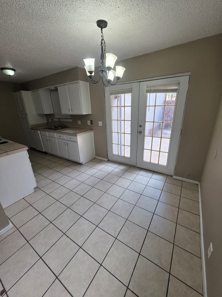 4401 Crockett Ave #A - Photo 7 of 27
