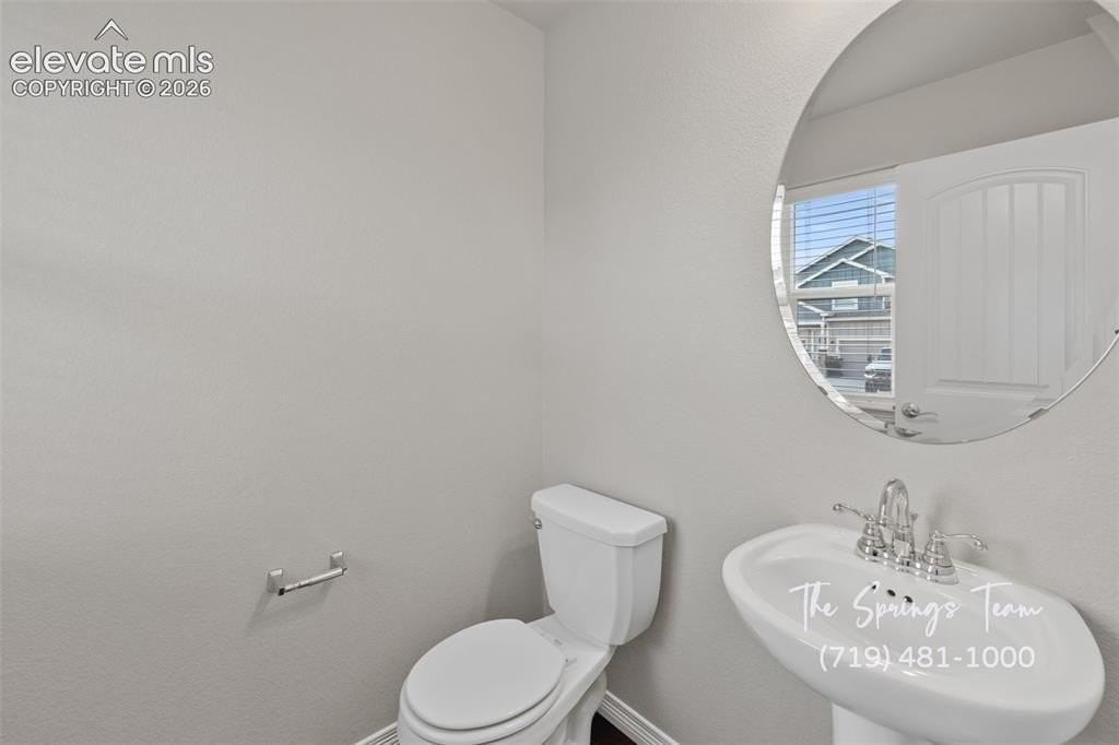 10898 Rowley Dr - Photo 5 of 33