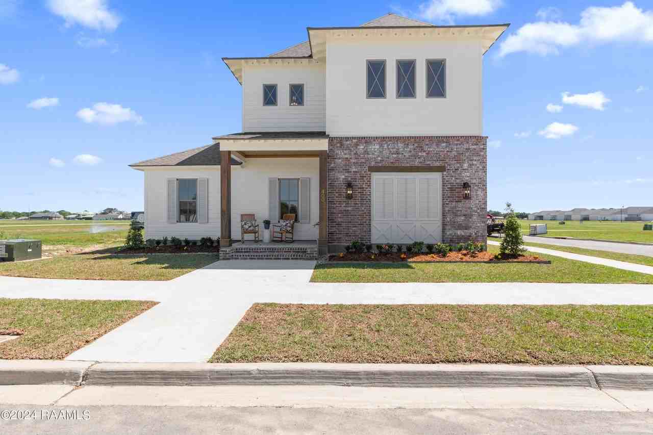 400 Villager Ave - Photo 2 of 38