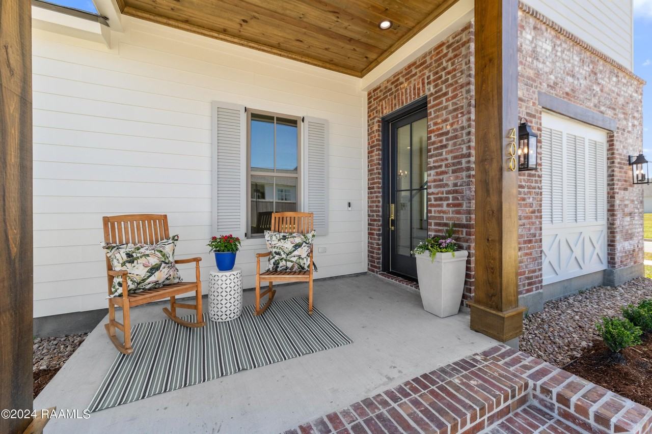 400 Villager Ave - Photo 4 of 38