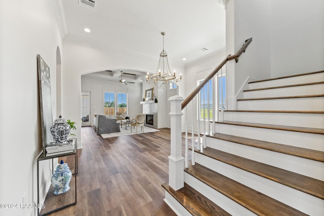 400 Villager Ave - Photo 6 of 38