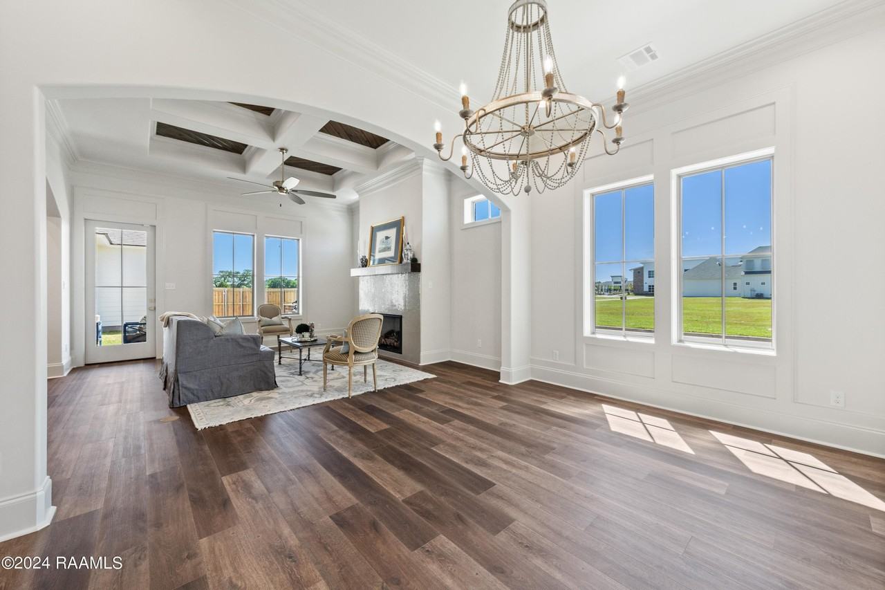400 Villager Ave - Photo 7 of 38