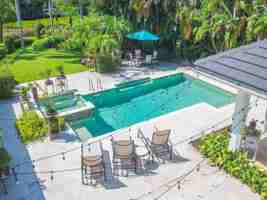 featured image of 253 Riverway Dr