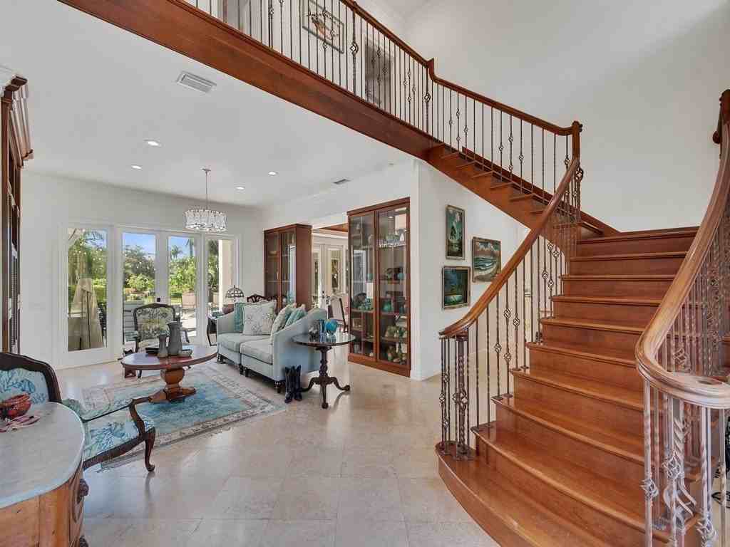 253 Riverway Dr - Photo 5 of 36