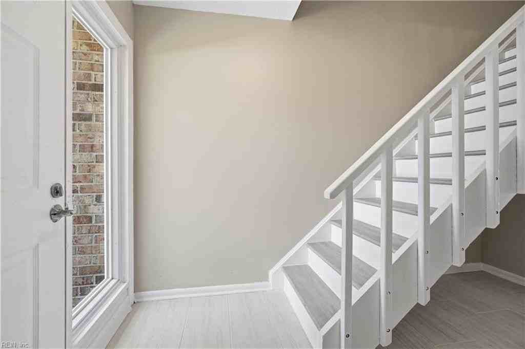 125 Tower Dr - Photo 3 of 31
