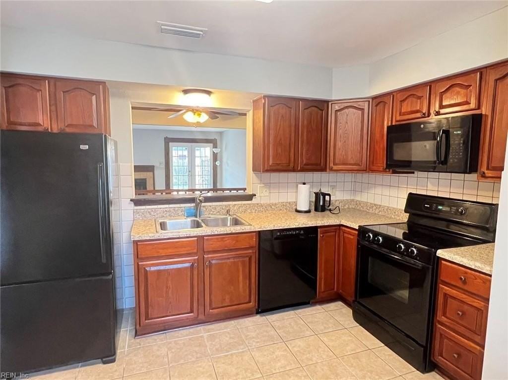 3941 Seeman Rd - Photo 4 of 34