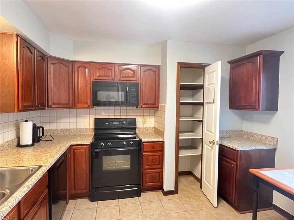 3941 Seeman Rd - Photo 5 of 34