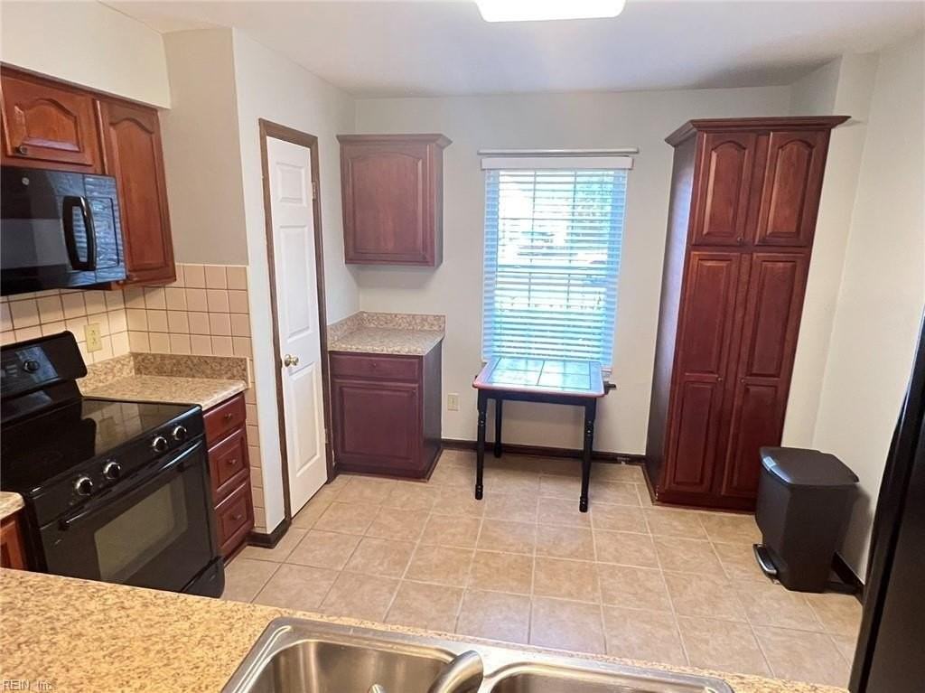 3941 Seeman Rd - Photo 6 of 34