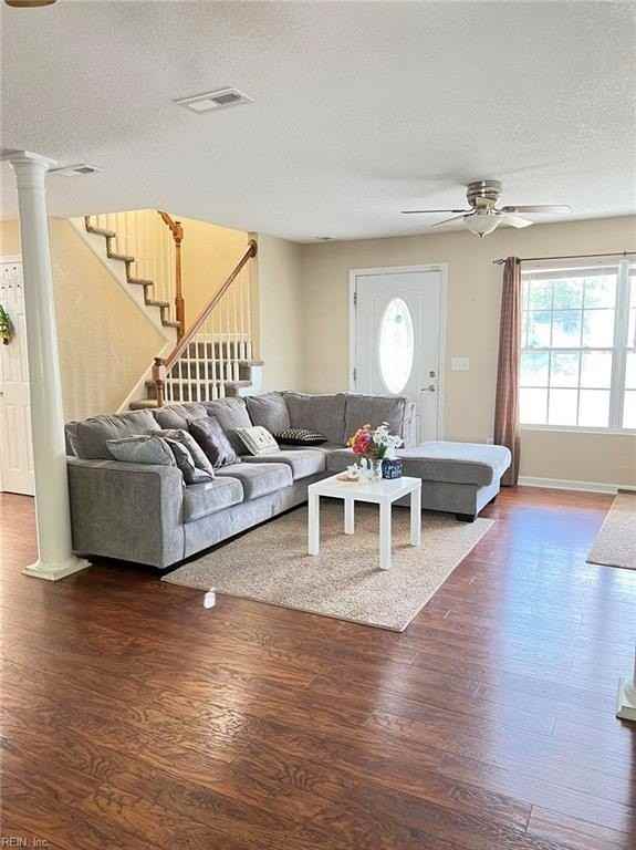 8202 Edwin Dr - Photo 4 of 37