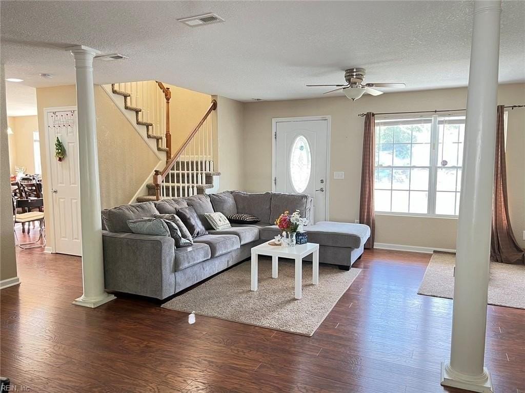 8202 Edwin Dr - Photo 5 of 37
