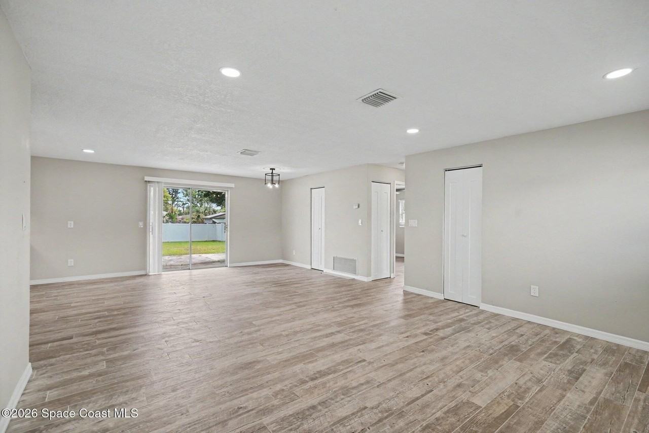 2222 Lucille Ln - Photo 4 of 15