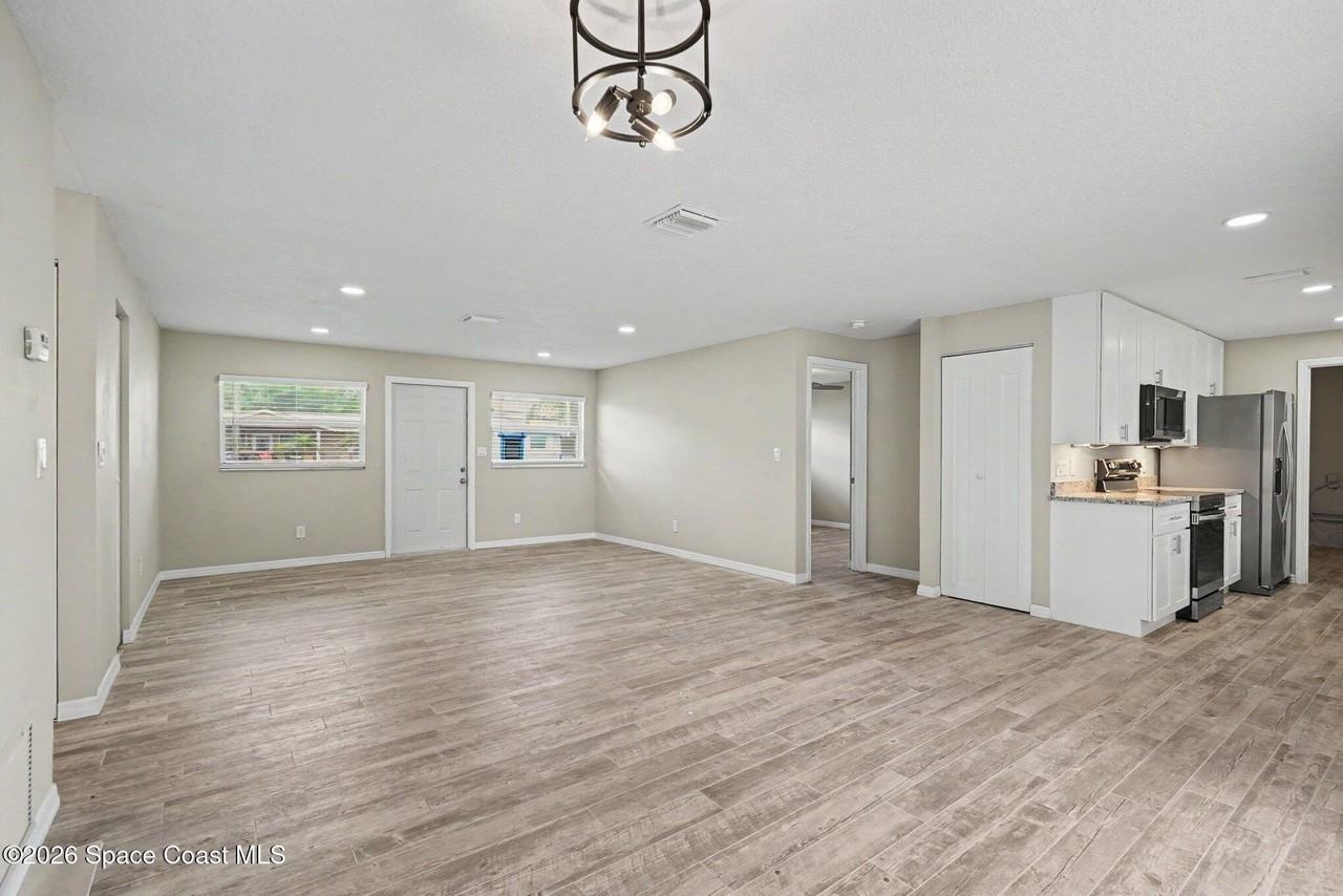 2222 Lucille Ln - Photo 5 of 15