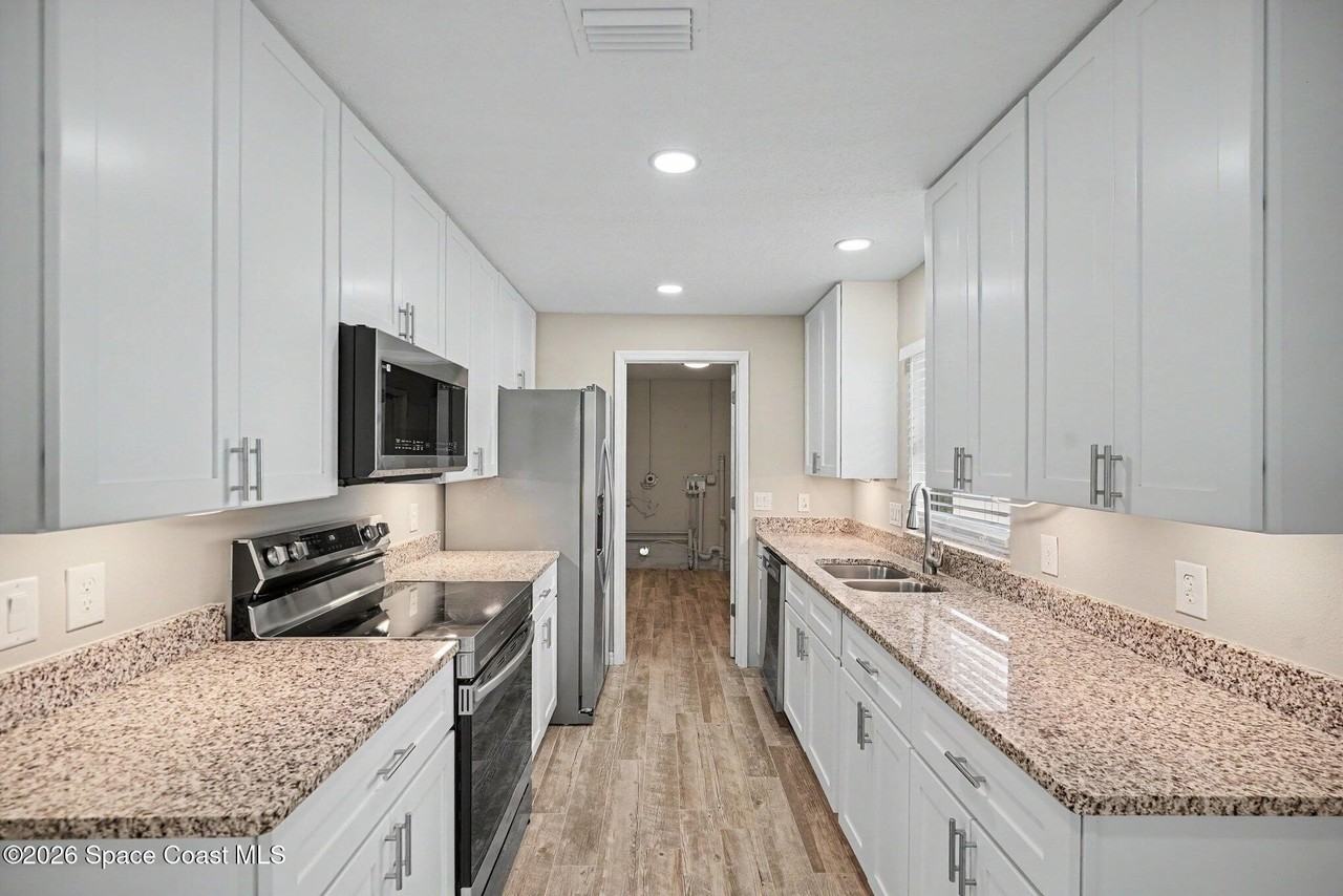 2222 Lucille Ln - Photo 7 of 15