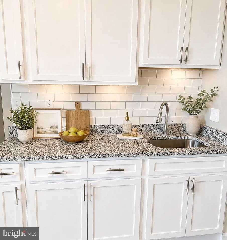 3200 Elgin Ave #C - Photo 3 of 9