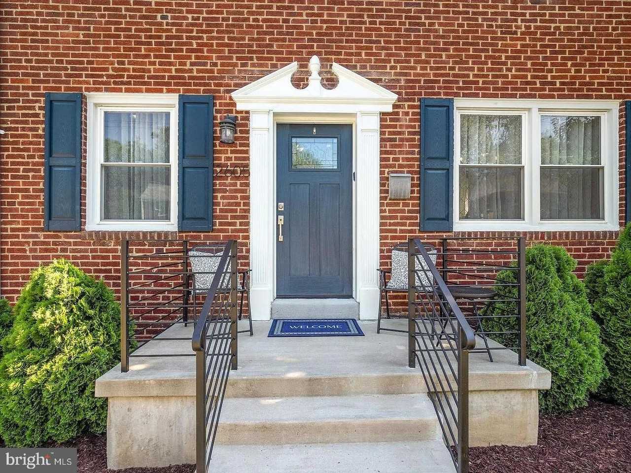 2605 Arcola Ave - Photo 2 of 30