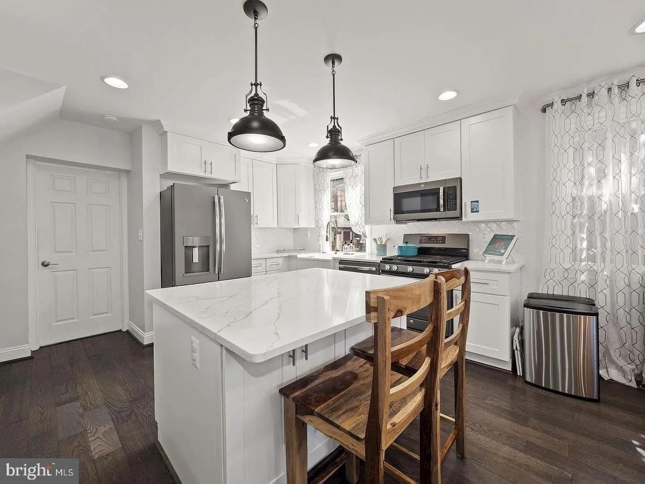 2605 Arcola Ave - Photo 7 of 30