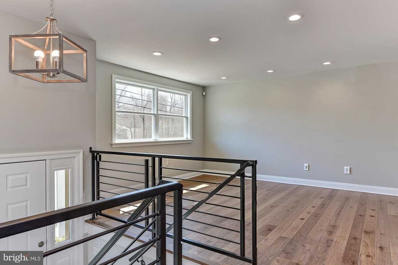415 Ritchie Pkwy - Photo 3 of 30