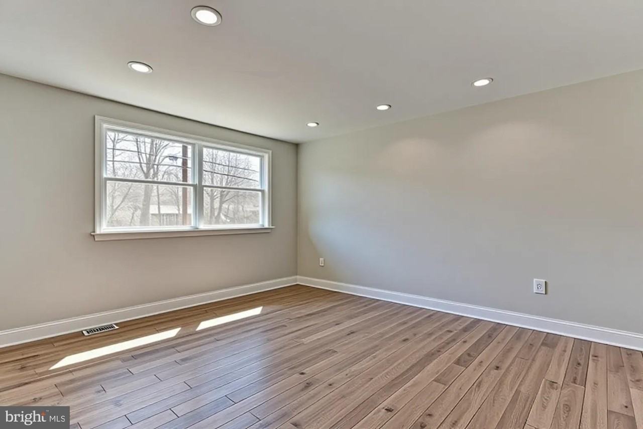 415 Ritchie Pkwy - Photo 4 of 30
