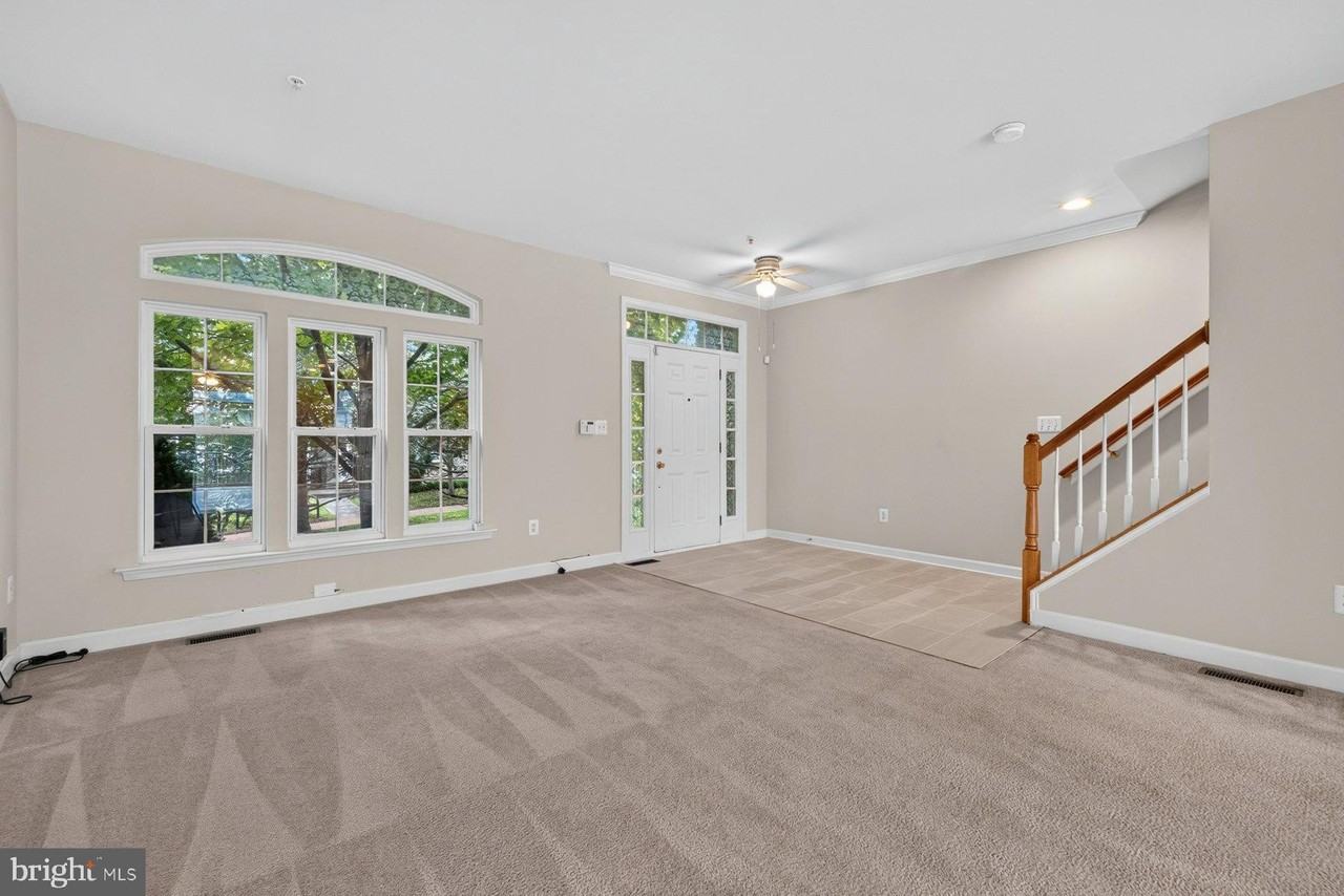 13013 Saint Clair Rd - Photo 4 of 29