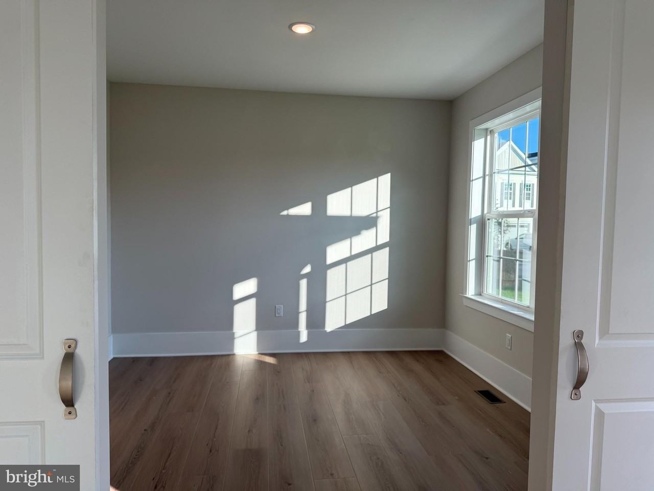 1404 Justin Dr - Photo 4 of 24