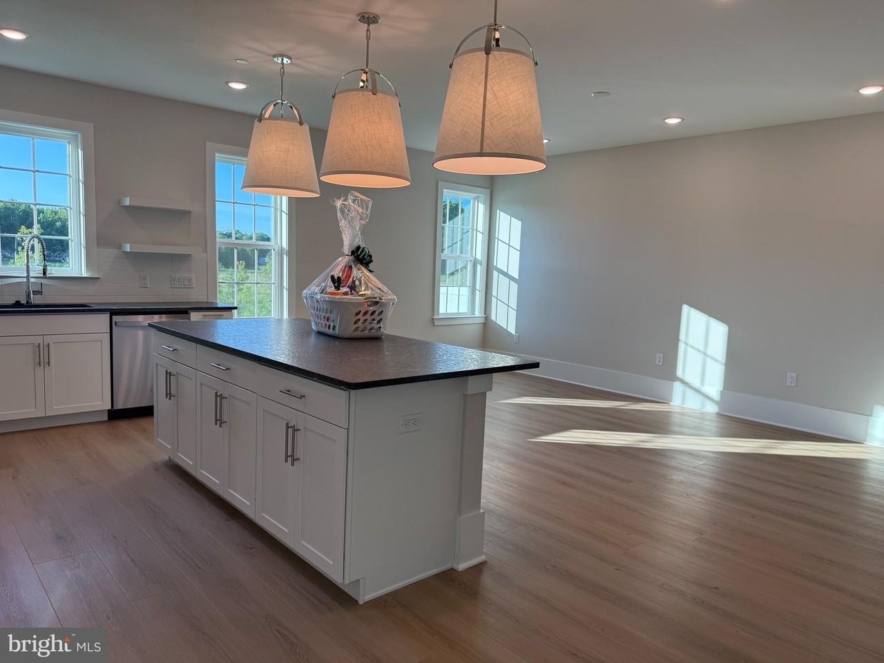 1404 Justin Dr - Photo 7 of 24