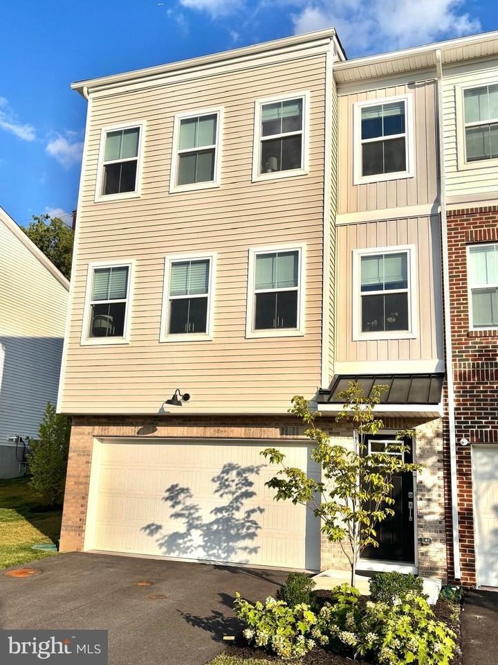 111 Four Leaf Dr - Photo 3 of 33