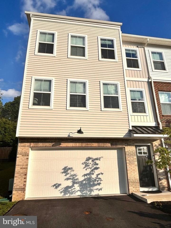 111 Four Leaf Dr - Photo 4 of 33