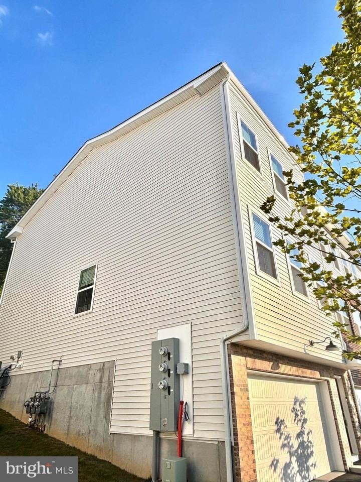 111 Four Leaf Dr - Photo 5 of 33