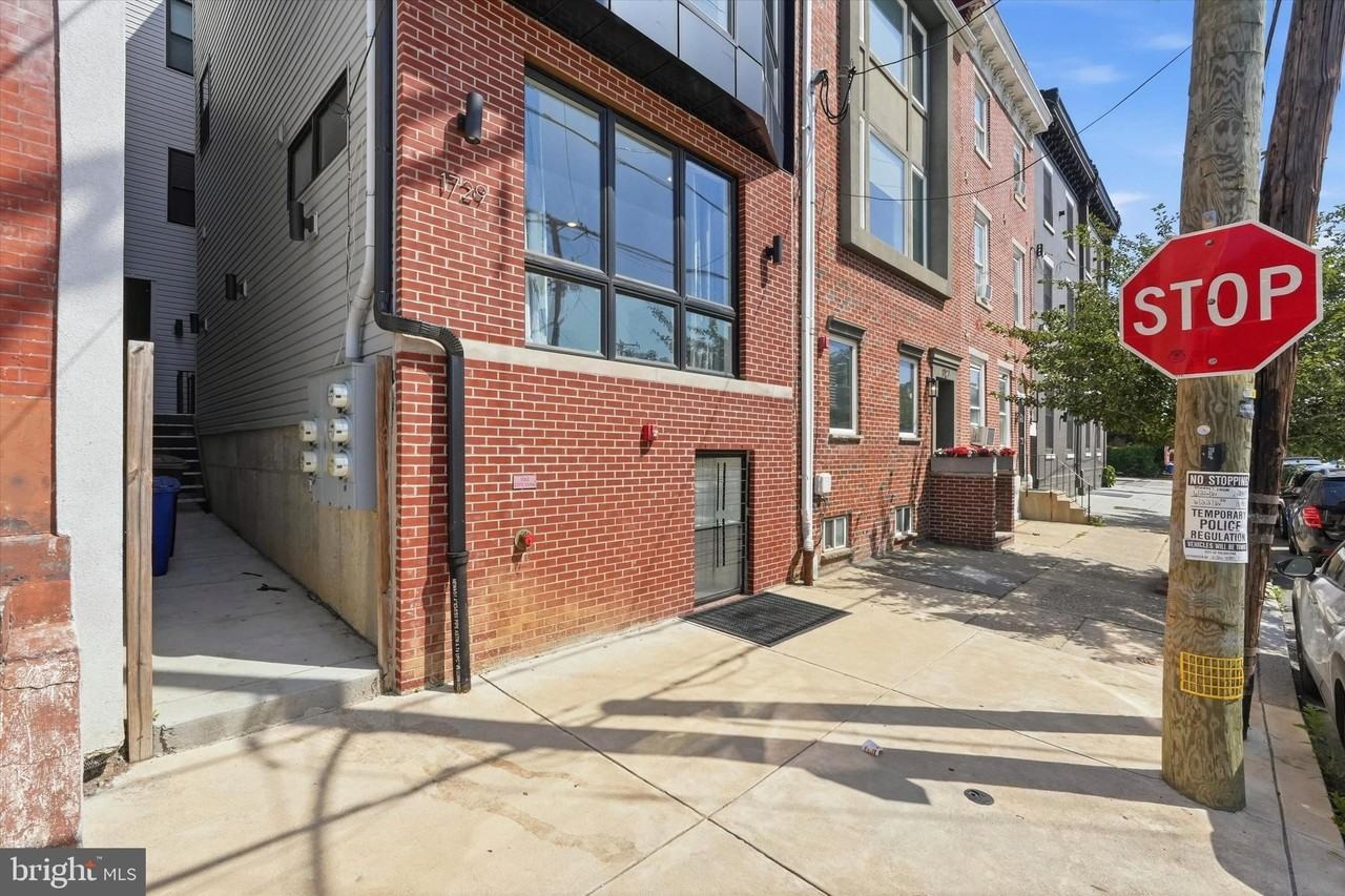 1729 Francis St #1 - Photo 3 of 22