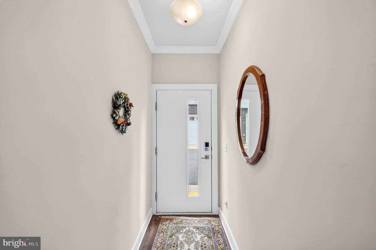1013 S Taylor Ct - Photo 2 of 29