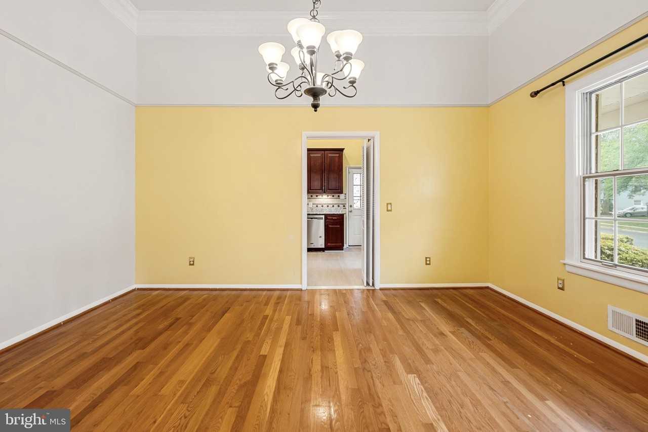 6711 Doane Ave - Photo 6 of 37