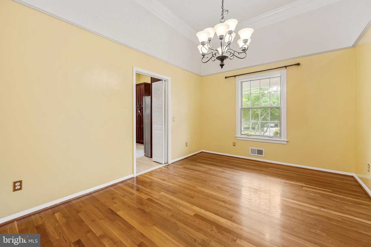 6711 Doane Ave - Photo 7 of 37
