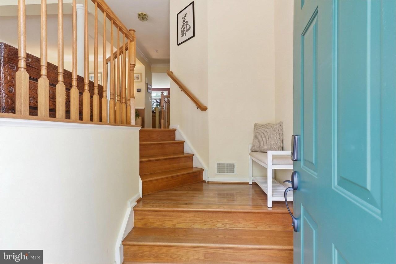 2769 Manhattan Pl - Photo 3 of 43