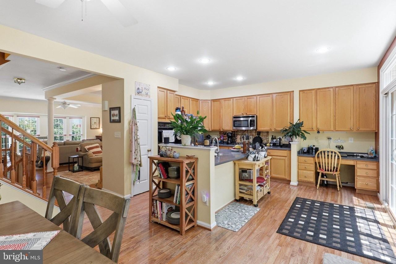 2769 Manhattan Pl - Photo 5 of 43