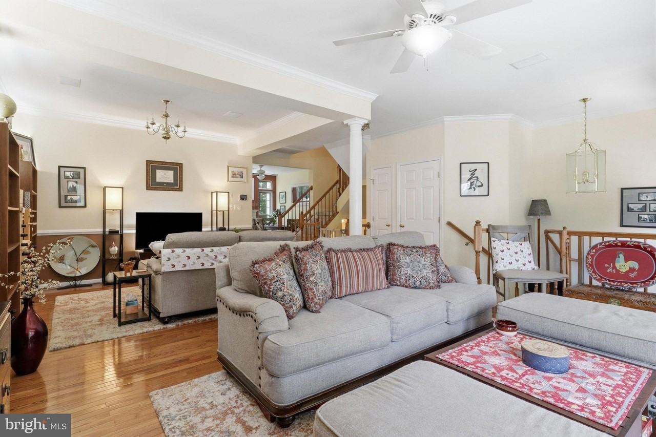 2769 Manhattan Pl - Photo 7 of 43