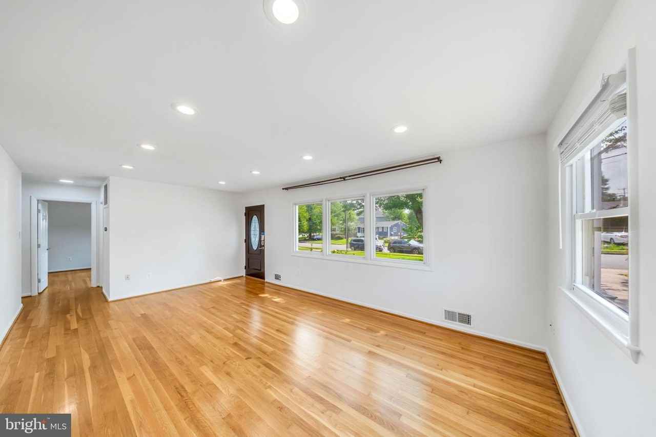 7411 Tillman Dr - Photo 3 of 50