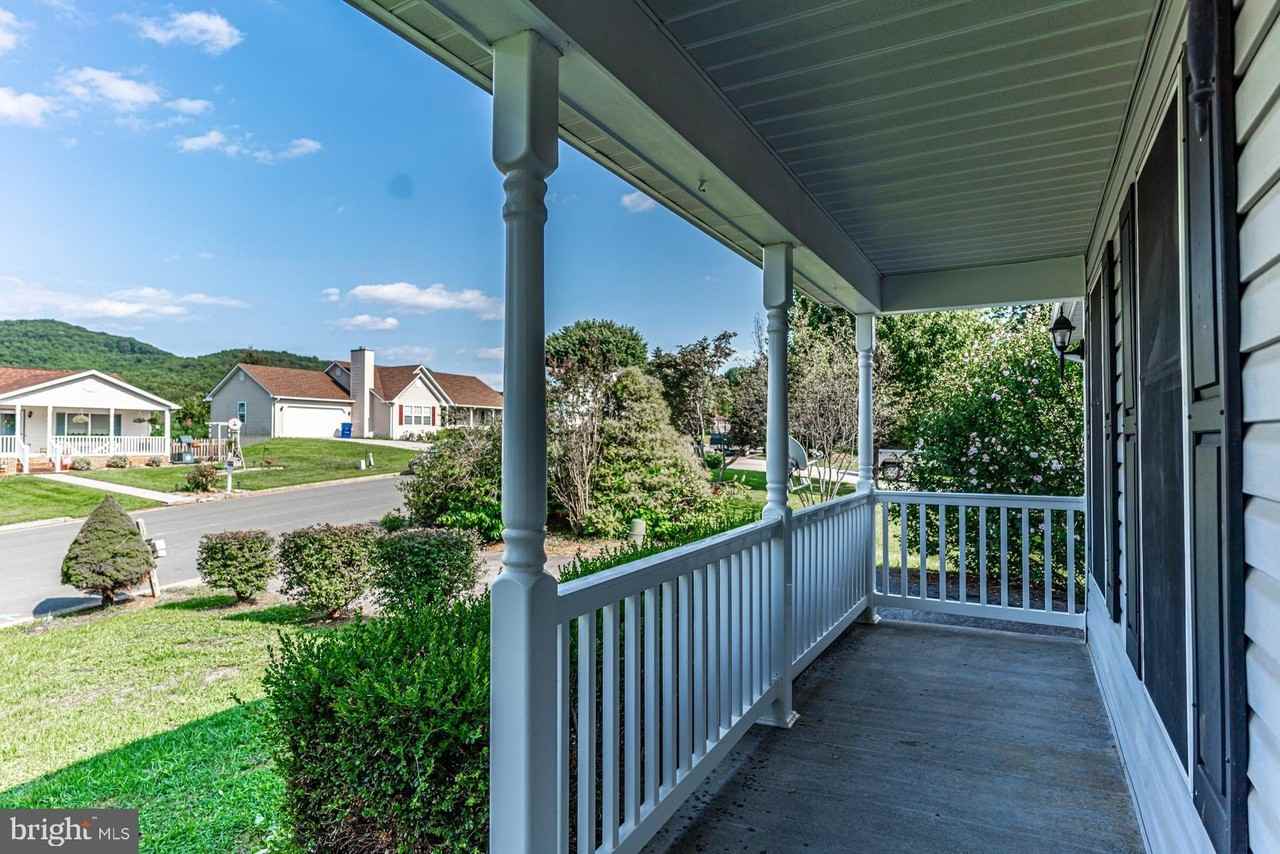121 Nottingham Ct - Photo 3 of 50