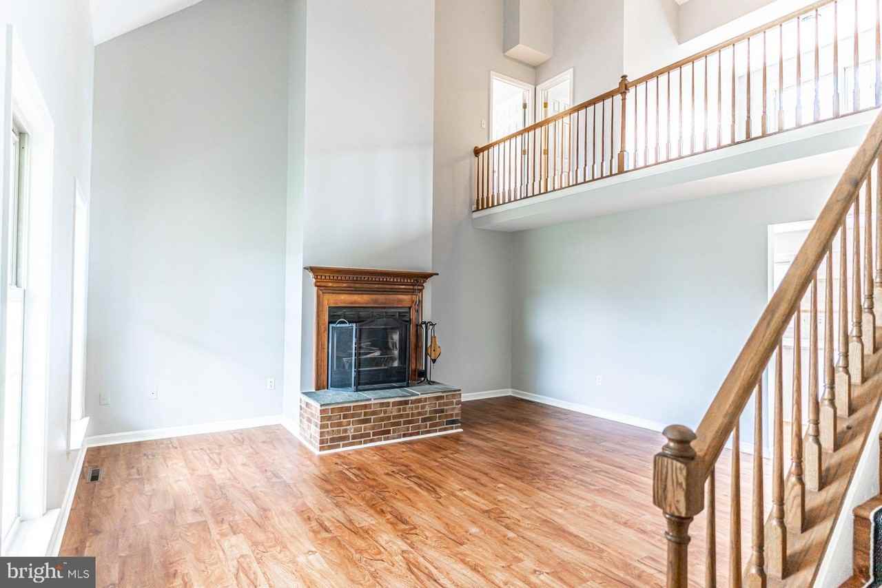 121 Nottingham Ct - Photo 5 of 50