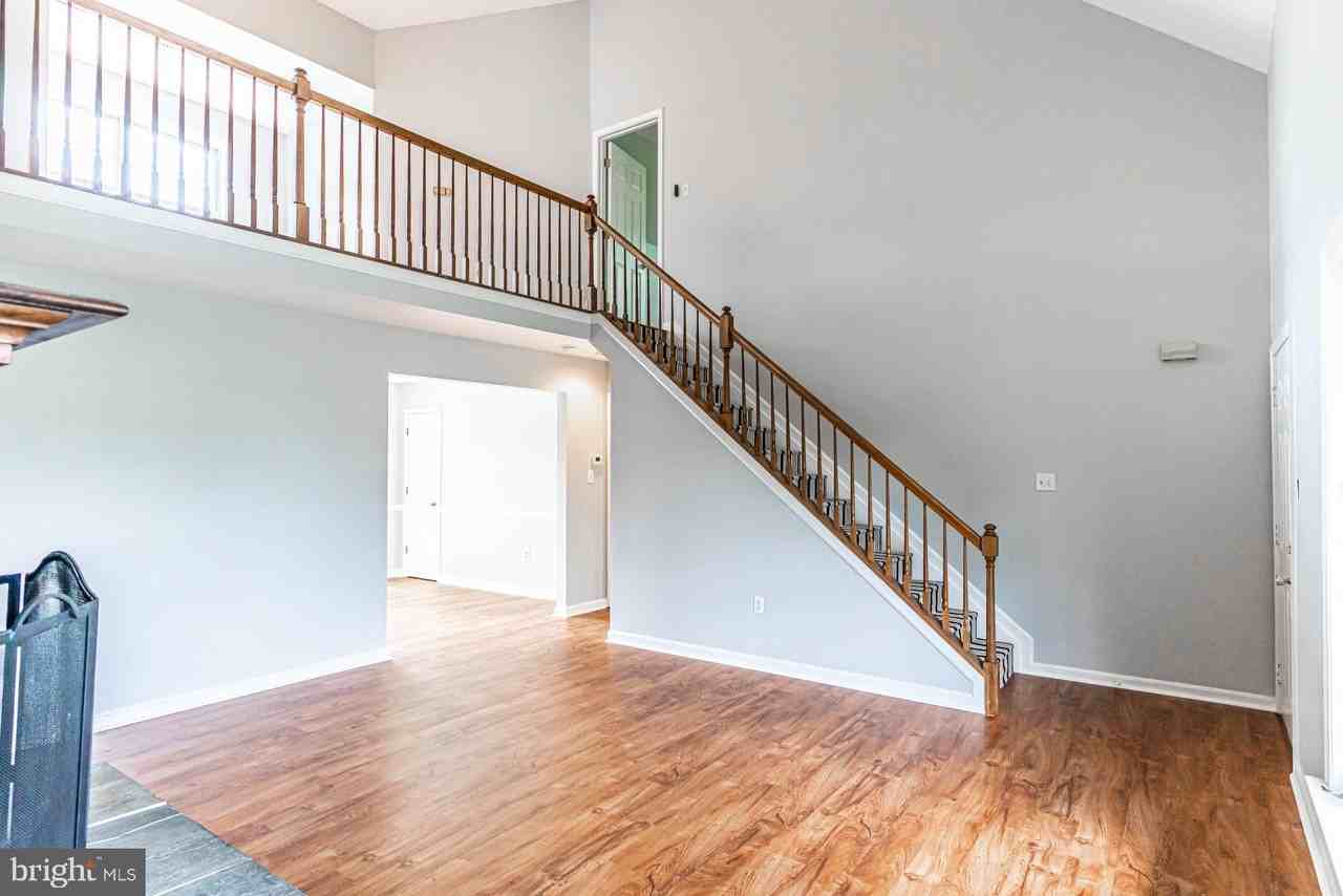 121 Nottingham Ct - Photo 6 of 50