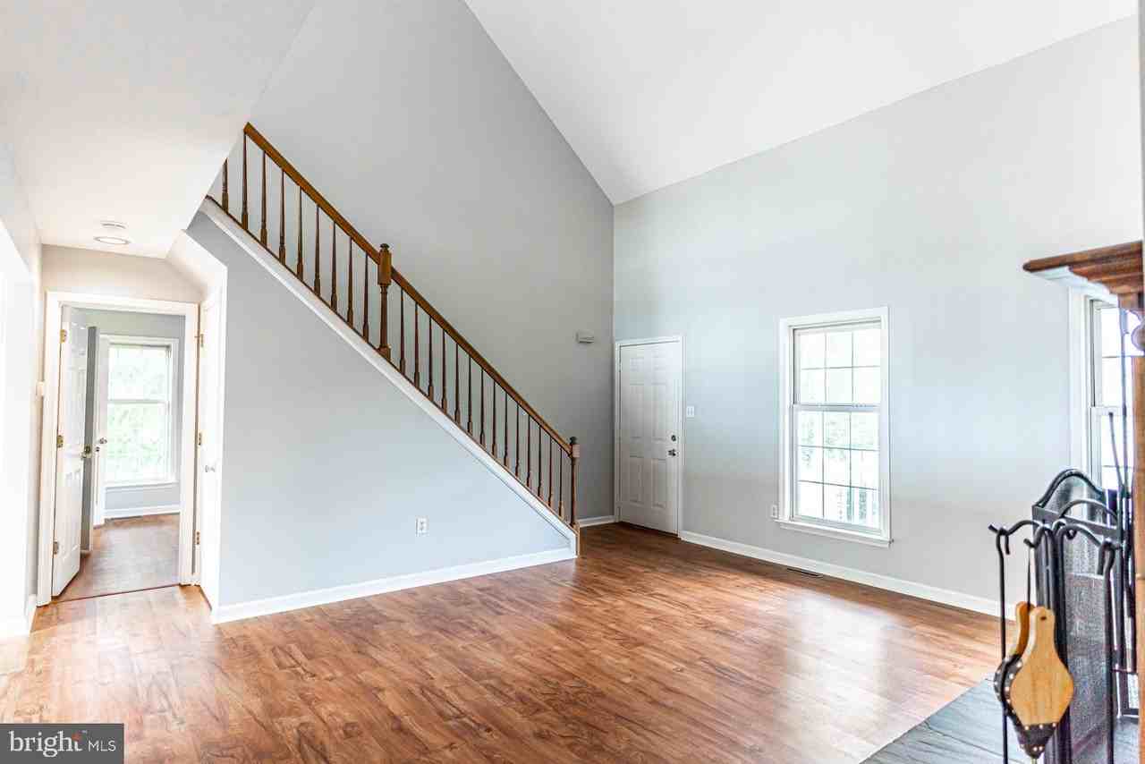 121 Nottingham Ct - Photo 7 of 50