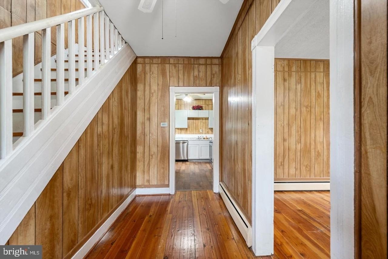309 N Lawrence St - Photo 3 of 24