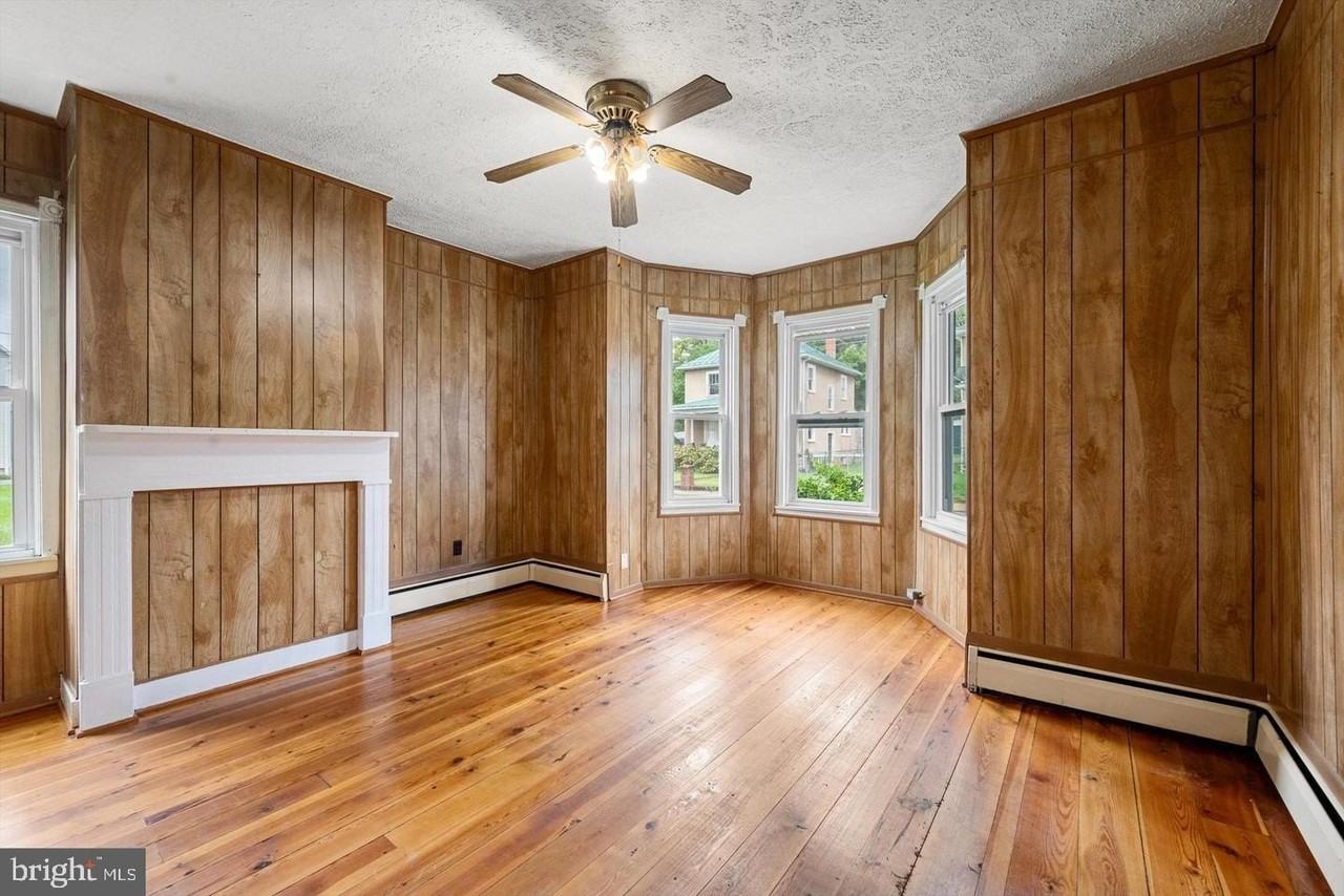 309 N Lawrence St - Photo 4 of 24