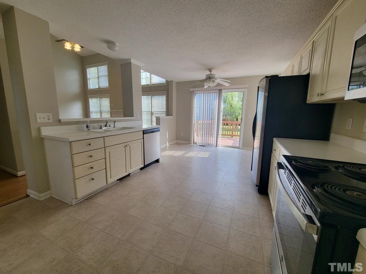 709 Cattail Cir - Photo 3 of 21