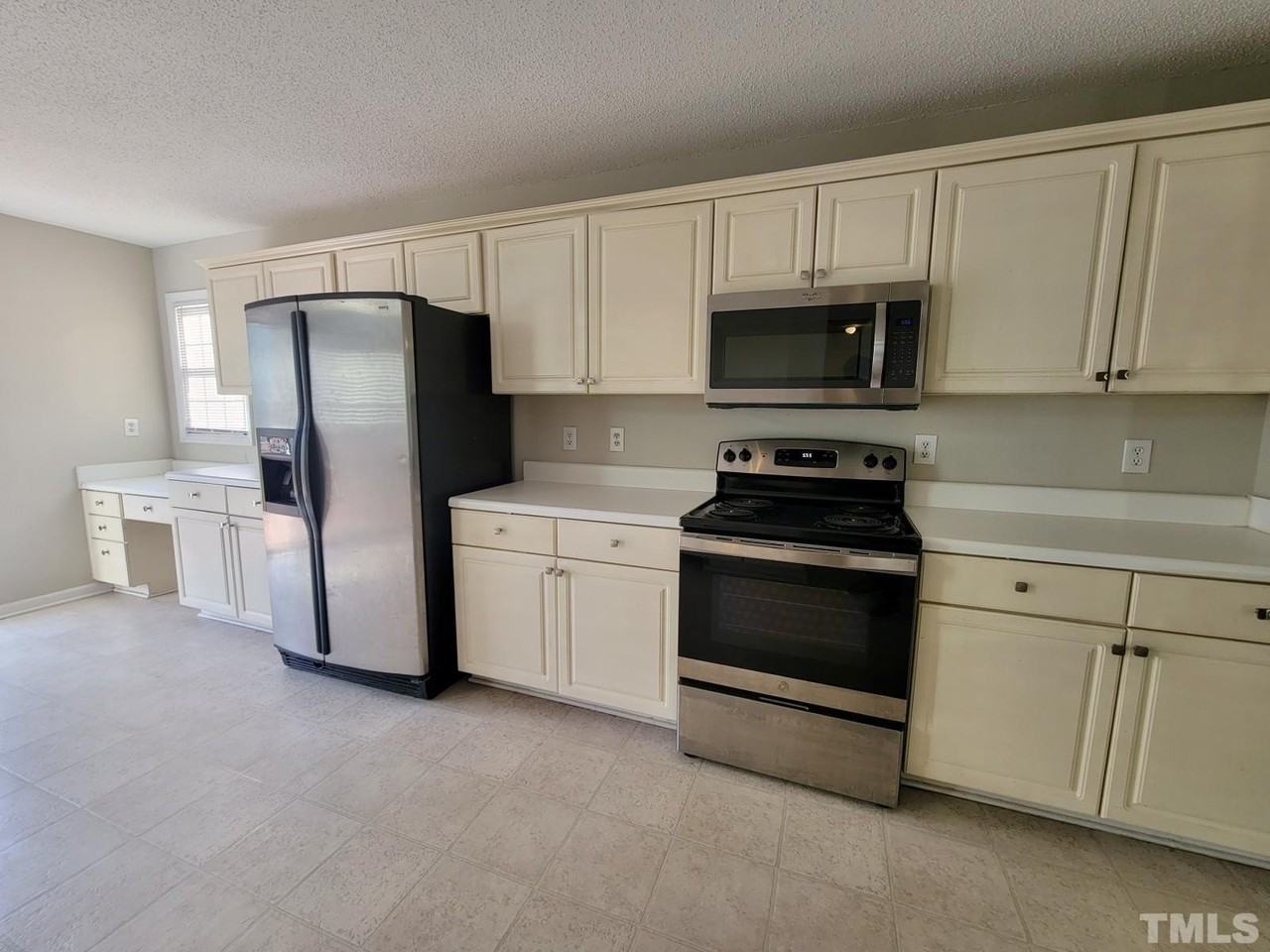 709 Cattail Cir - Photo 4 of 21