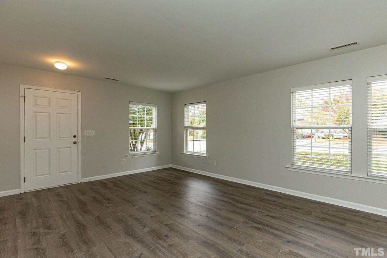 201 Northlands Dr - Photo 6 of 41