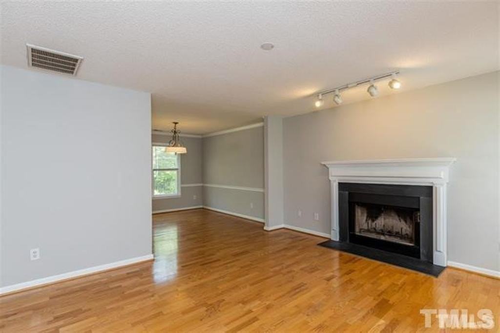 112 Kronos Ln - Photo 4 of 28