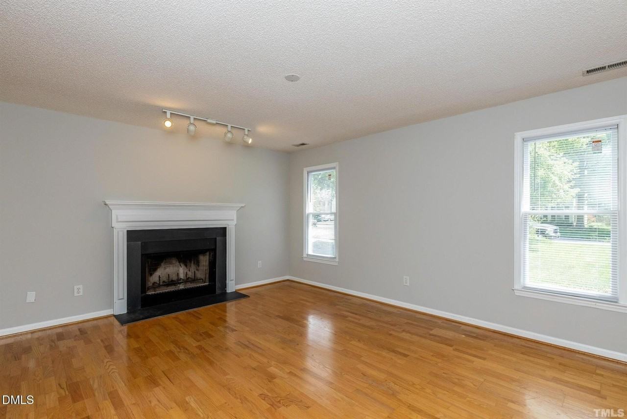 112 Kronos Ln - Photo 5 of 28