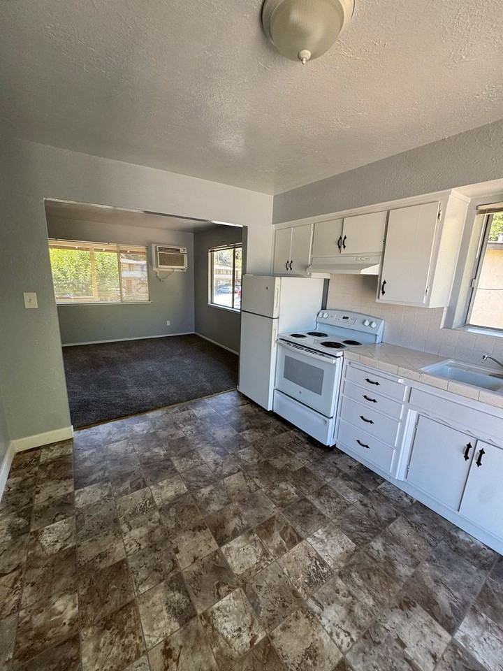 St. Kathryn Apartments - Photo 3 of 9